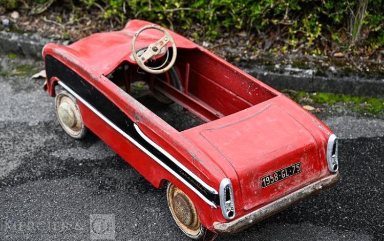VOITURE A PEDALE PIERRE GUY VERSAILLES  141