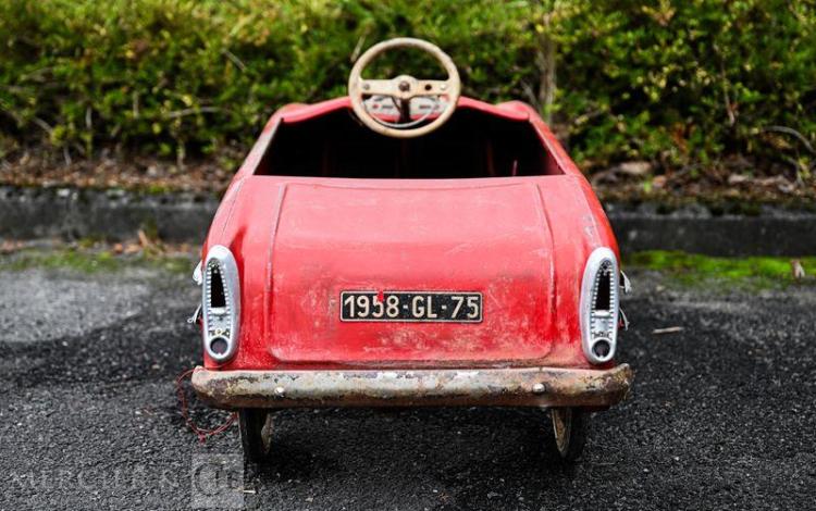 VOITURE A PEDALE PIERRE GUY VERSAILLES  141