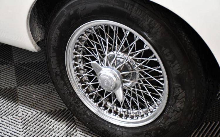 MG MGB BLANC 422BEC75