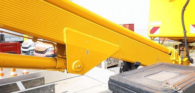 NISSAN CABSTAR AVEC NACELLE MULTITEL 180ALUAF – 18 M – 3535 HEURES – 59377 KMS BLANC 805ANM59