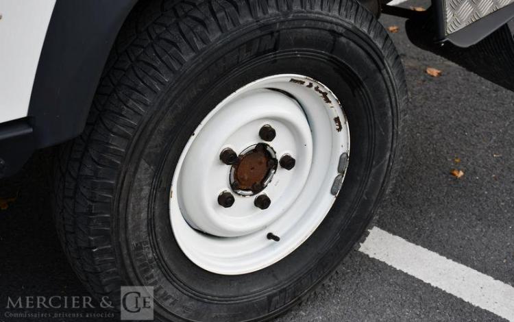 LAND ROVER DEFENDER SW 110 2.4 TD4 120 SE 4WD BLANC AN-188-GN