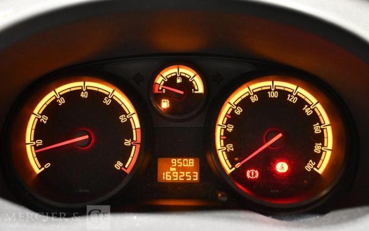 OPEL CORSA 1,2 TWINSPORT 80 ESSENTIA BLANC AN-943-AV