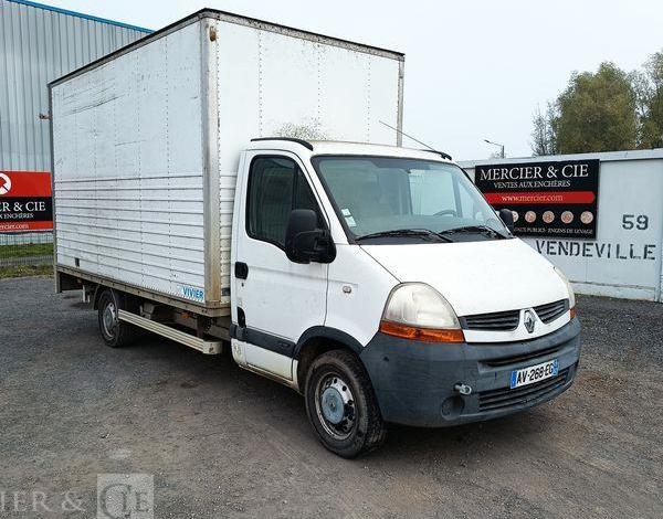 RENAULT MASTER 2 PHASE 3 2,5 DCI 100 CV AVEC CAISSE 20M3  – DIESEL – 139767 KMS BLANC AV-268-EG