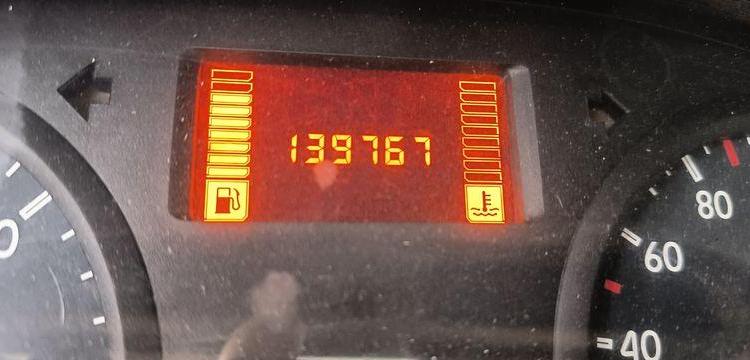 RENAULT MASTER 2 PHASE 3 2,5 DCI 100 CV AVEC CAISSE 20M3  – DIESEL – 139767 KMS BLANC AV-268-EG