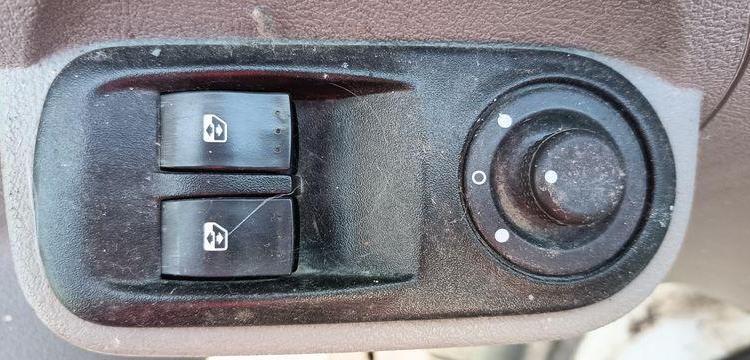 RENAULT MASTER 2 PHASE 3 2,5 DCI 100 CV AVEC CAISSE 20M3  – DIESEL – 139767 KMS BLANC AV-268-EG