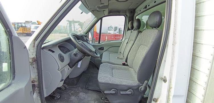 RENAULT MASTER 2 PHASE 3 2,5 DCI 100 CV AVEC CAISSE 20M3  – DIESEL – 139767 KMS BLANC AV-268-EG