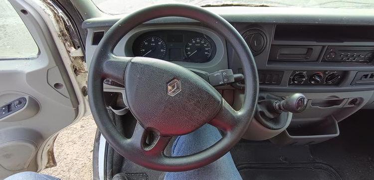 RENAULT MASTER 2 PHASE 3 2,5 DCI 100 CV AVEC CAISSE 20M3  – DIESEL – 139767 KMS BLANC AV-268-EG
