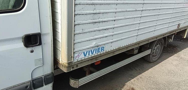 RENAULT MASTER 2 PHASE 3 2,5 DCI 100 CV AVEC CAISSE 20M3  – DIESEL – 139767 KMS BLANC AV-268-EG