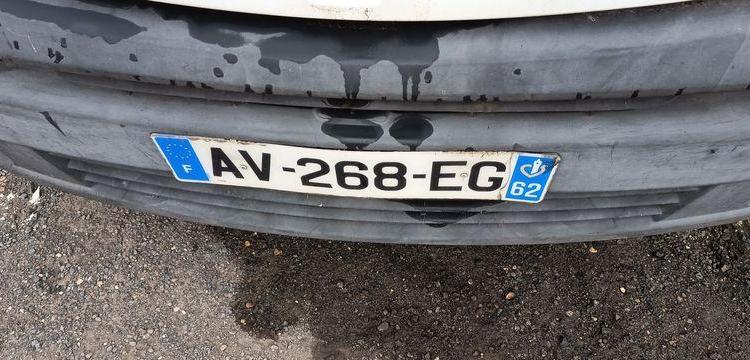 RENAULT MASTER 2 PHASE 3 2,5 DCI 100 CV AVEC CAISSE 20M3  – DIESEL – 139767 KMS BLANC AV-268-EG