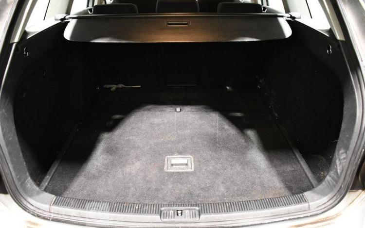 VOLKSWAGEN GOLF SW 1,6 TDI 105 FAP CONFORTLINE GRIS AZ-840-KM