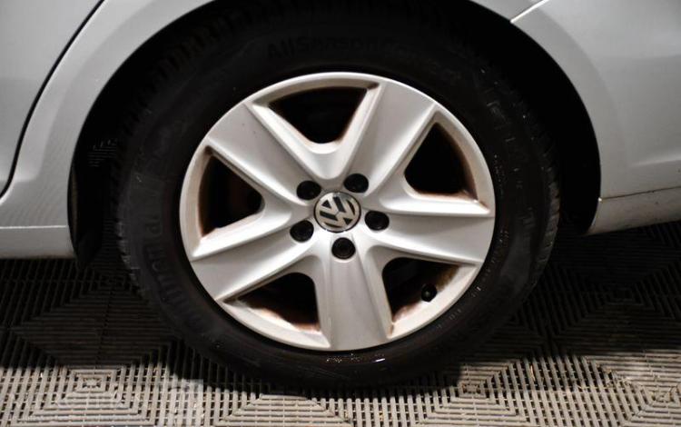 VOLKSWAGEN GOLF SW 1,6 TDI 105 FAP CONFORTLINE GRIS AZ-840-KM