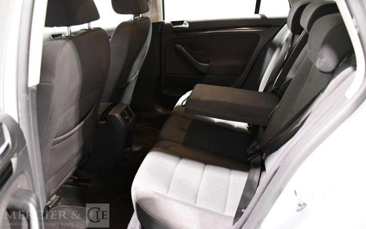 VOLKSWAGEN GOLF SW 1,6 TDI 105 FAP CONFORTLINE GRIS AZ-840-KM