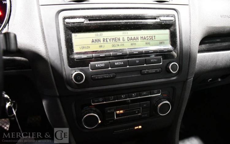 VOLKSWAGEN GOLF SW 1,6 TDI 105 FAP CONFORTLINE GRIS AZ-840-KM