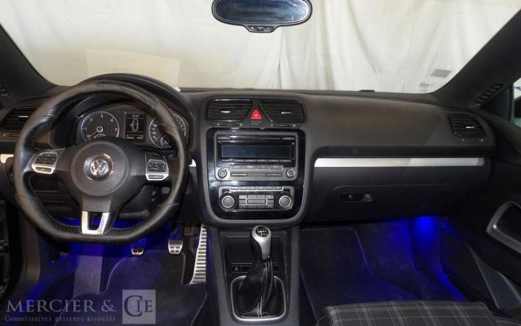VOLKSWAGEN SCIROCCO NOIR CA-338-KP