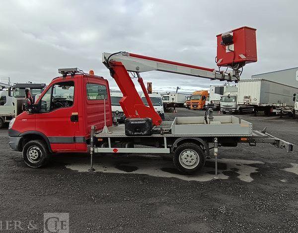 IVECO V35S11 AVEC NACELLE INF 15M  CB-682-TE