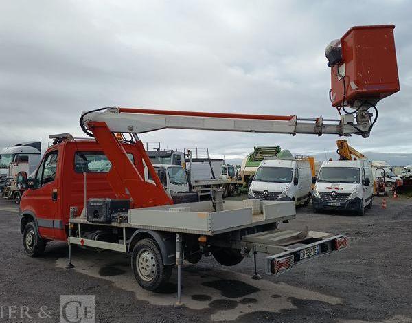 IVECO V35S11 AVEC NACELLE INF 15M  CB-682-TE