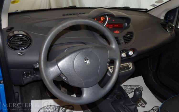 RENAULT TWINGO II DCI  CH-985-CZ