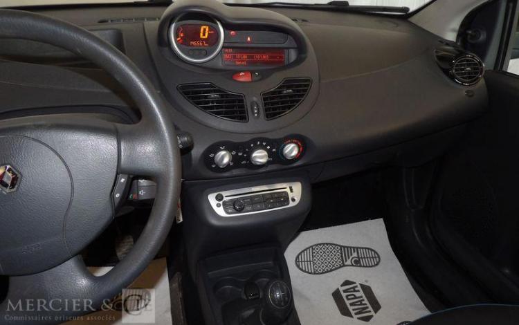 RENAULT TWINGO II DCI  CH-985-CZ