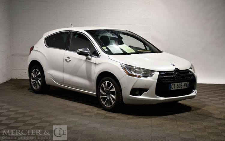 CITROEN DS4 BLUEHDI110  SO CHIC BLANC CT-596-MV