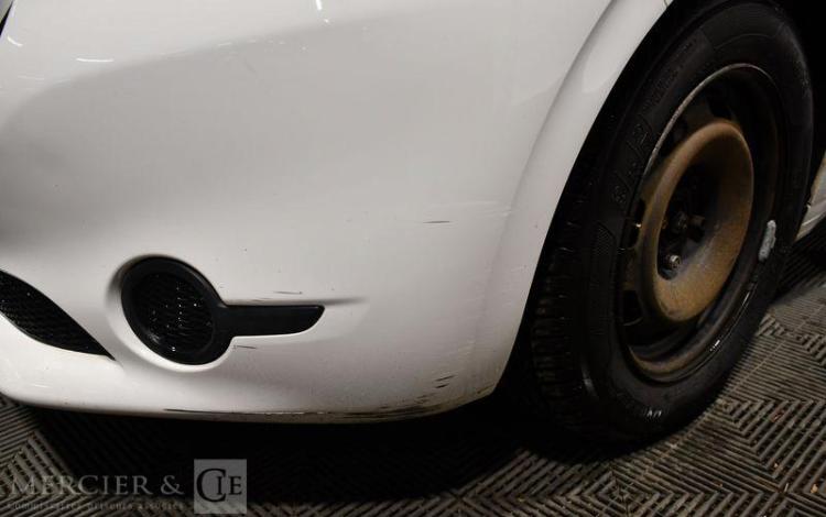 PEUGEOT 208 BLANC CY-600-RR