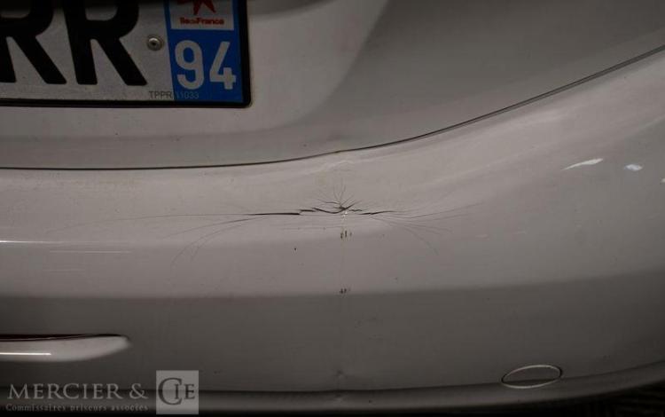 PEUGEOT 208 BLANC CY-600-RR
