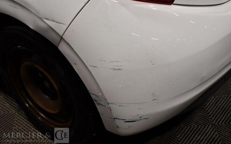 PEUGEOT 208 BLANC CY-600-RR