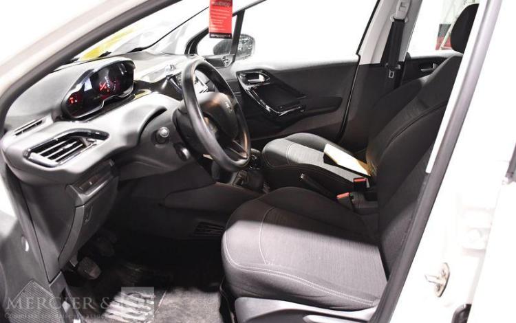 PEUGEOT 208 BLANC CY-600-RR