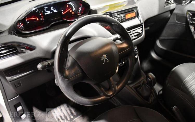 PEUGEOT 208 BLANC CY-600-RR