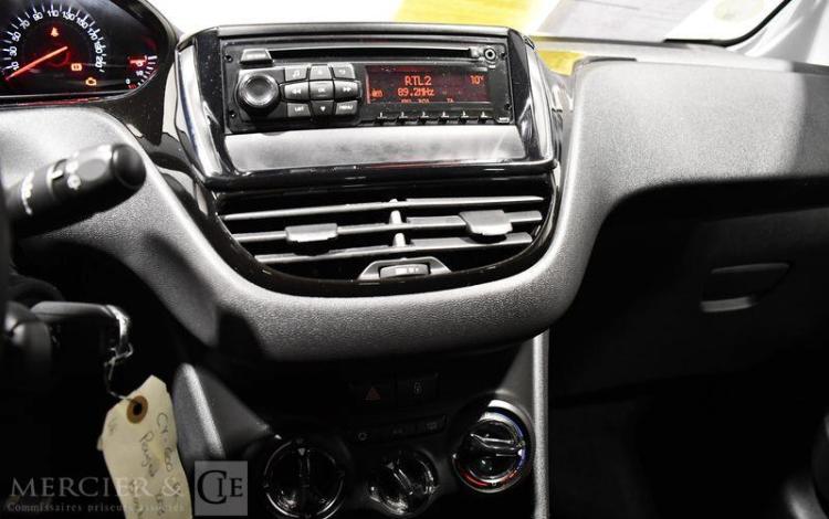PEUGEOT 208 BLANC CY-600-RR