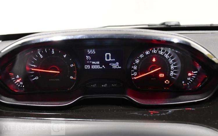 PEUGEOT 208 BLANC CY-600-RR
