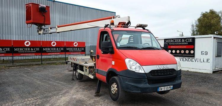 IVECO DAILY 35S11 AVEC NACELLE MULTITEL 160 ALU/DS 16M – 5537 HEURES – 131066 KMS ROUGE DA-510-PB
