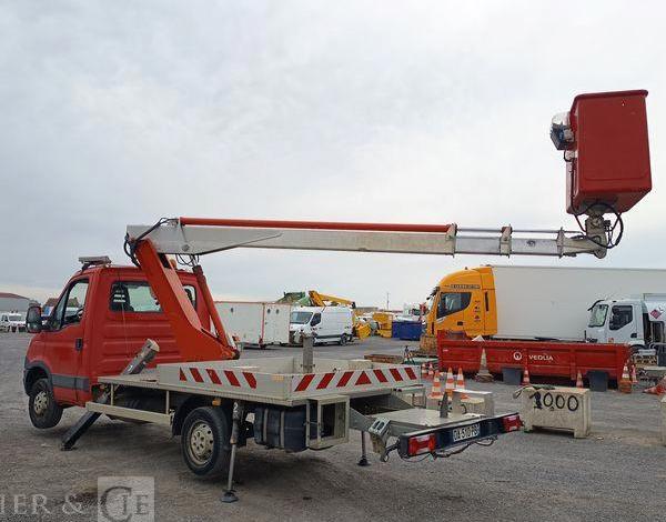 IVECO DAILY 35S11 AVEC NACELLE MULTITEL 160 ALU/DS 16M – 5537 HEURES – 131066 KMS ROUGE DA-510-PB