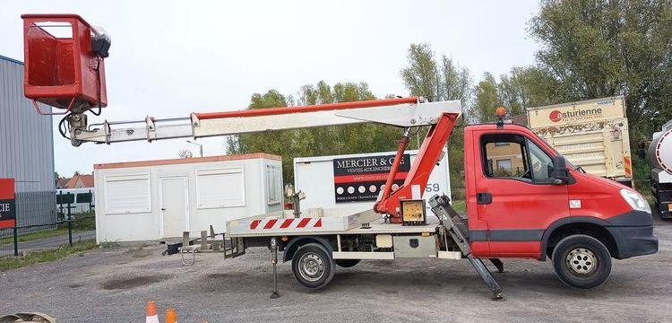 IVECO DAILY 35S11 AVEC NACELLE MULTITEL 160 ALU/DS 16M – 5537 HEURES – 131066 KMS ROUGE DA-510-PB