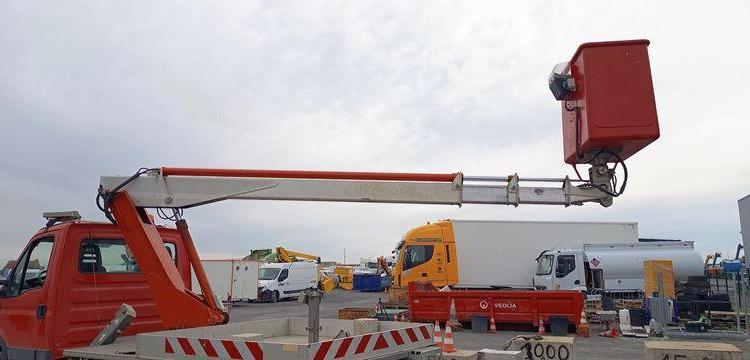 IVECO DAILY 35S11 AVEC NACELLE MULTITEL 160 ALU/DS 16M – 5537 HEURES – 131066 KMS ROUGE DA-510-PB