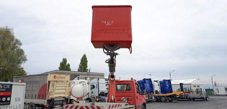 IVECO DAILY 35S11 AVEC NACELLE MULTITEL 160 ALU/DS 16M – 5537 HEURES – 131066 KMS ROUGE DA-510-PB