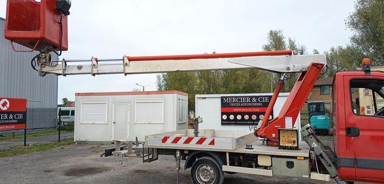 IVECO DAILY 35S11 AVEC NACELLE MULTITEL 160 ALU/DS 16M – 5537 HEURES – 131066 KMS ROUGE DA-510-PB
