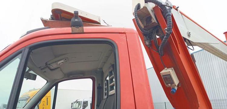 IVECO DAILY 35S11 AVEC NACELLE MULTITEL 160 ALU/DS 16M – 5537 HEURES – 131066 KMS ROUGE DA-510-PB