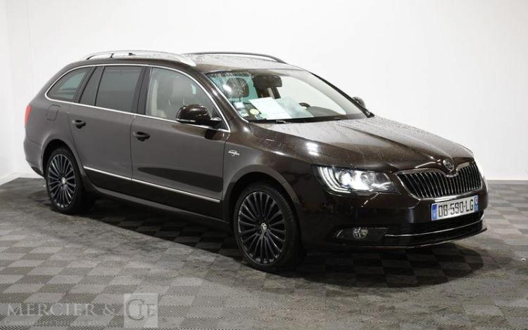 SKODA SUPERB 4X4 NOIR DB-590-LG