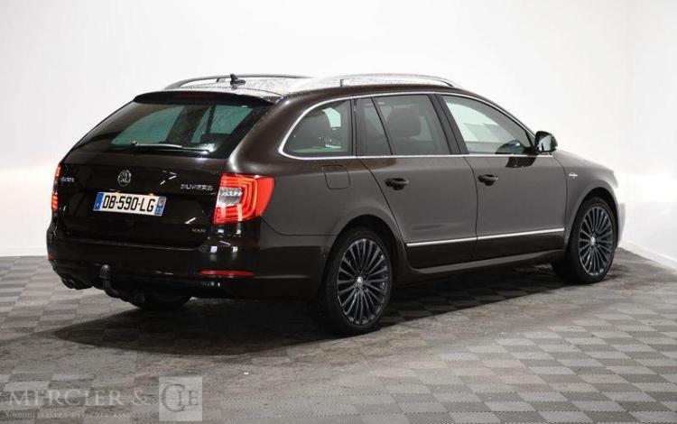 SKODA SUPERB 4X4 NOIR DB-590-LG