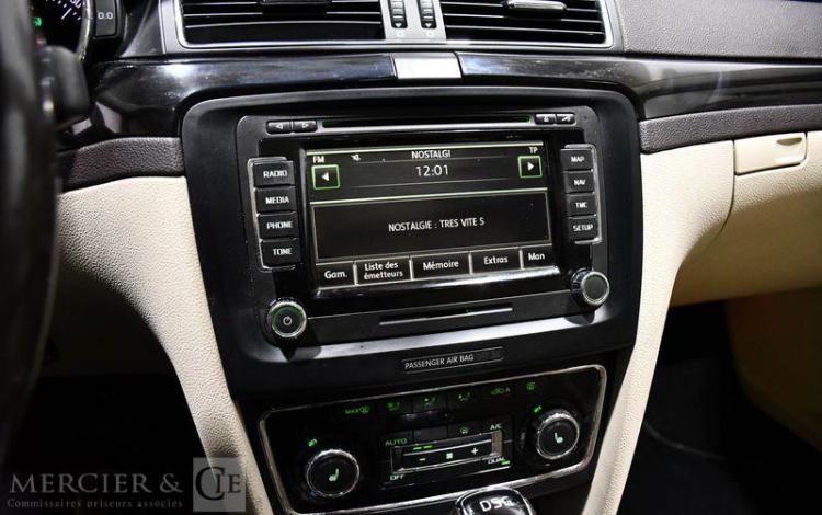 SKODA SUPERB 4X4 NOIR DB-590-LG