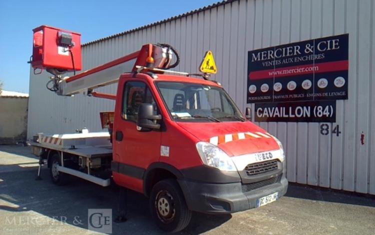 IVECO 35S AVEC NACELLE 20M  DC-572-JW