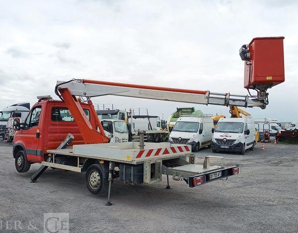 IVECO 35S AVEC NACELLE 16M  – NON ROULANT -TREUIL  DD-705-AF
