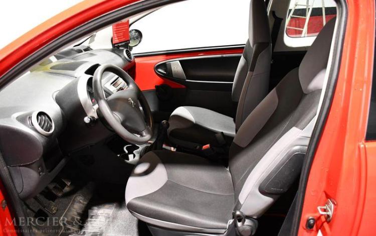 PEUGEOT 107 1,0 70 URBAN ROUGE DE-578-PZ