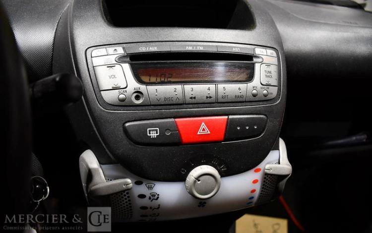 PEUGEOT 107 1,0 70 URBAN ROUGE DE-578-PZ
