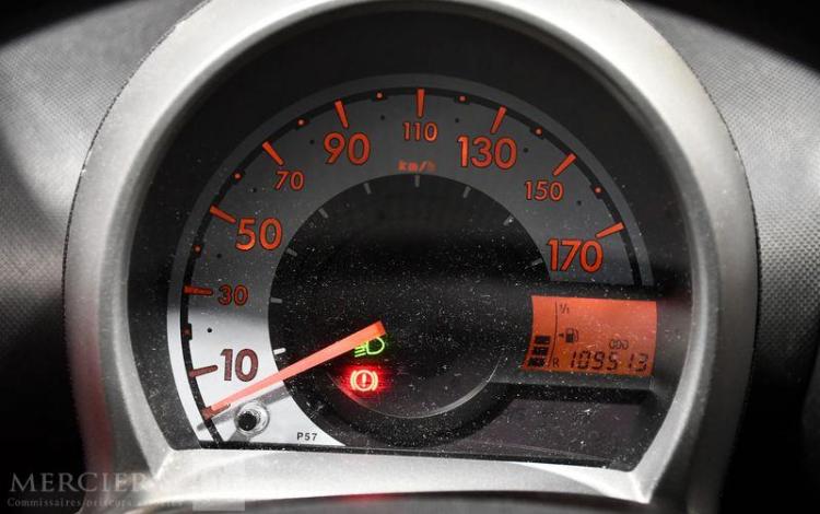 PEUGEOT 107 1,0 70 URBAN ROUGE DE-578-PZ