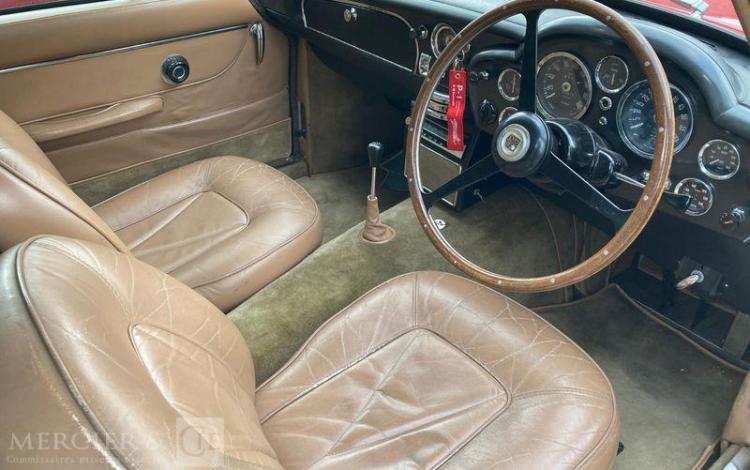 ASTON MARTIN DB6  DH-692-ZD