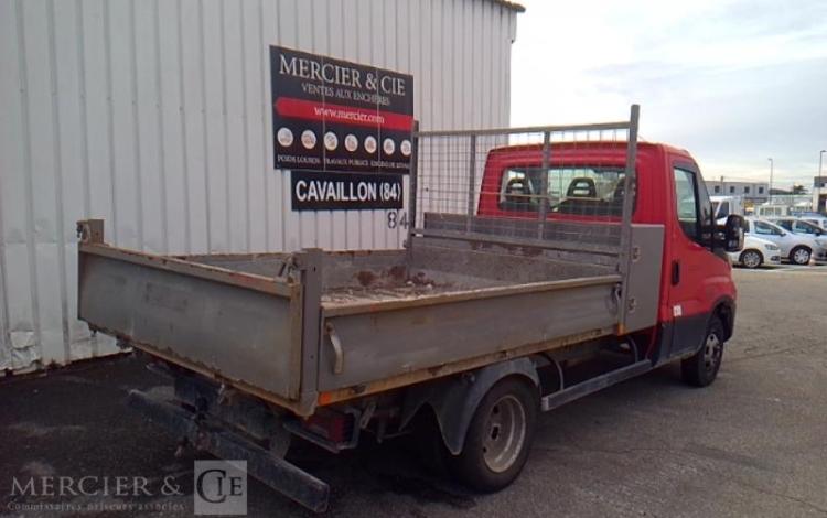 IVECO 35C  BENNE SIMPLE CABINE COFFRE – 35C13.6 – NON ROULANT  DM-637-GJ