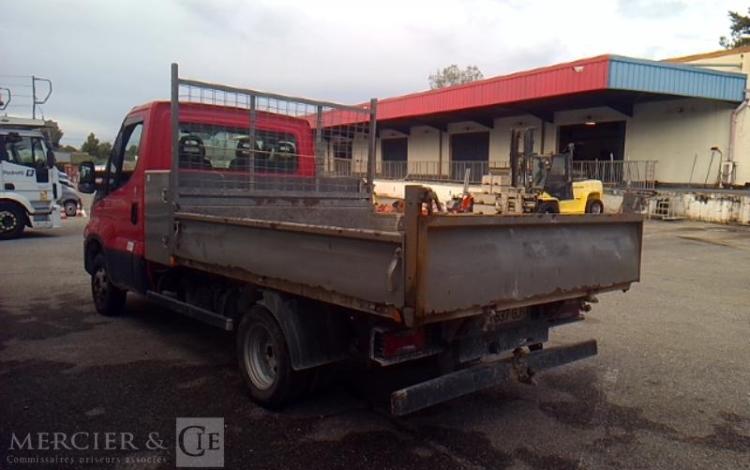 IVECO 35C  BENNE SIMPLE CABINE COFFRE – 35C13.6 – NON ROULANT  DM-637-GJ