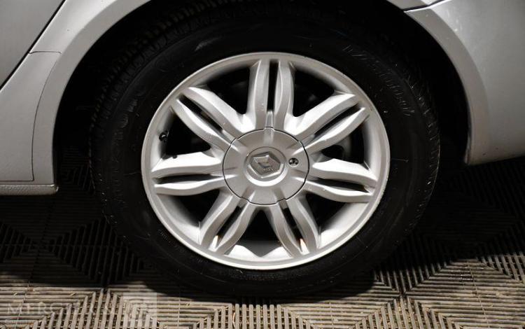 RENAULT LAGUNA 2,0 135 CH GRIS DV-650-RK