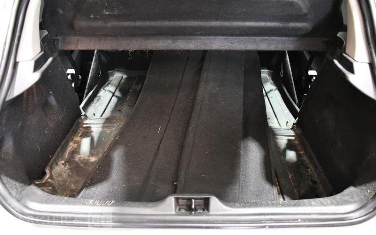 RENAULT CLIO BLANC DY-233-WD